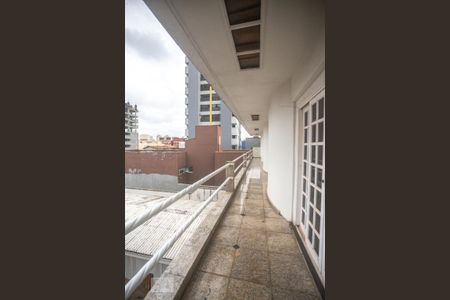 Casa à venda com 900m², 8 quartos e 10 vagas Casa à venda com 900m², 8 quartos e 10 vagasVaranda suíte 3