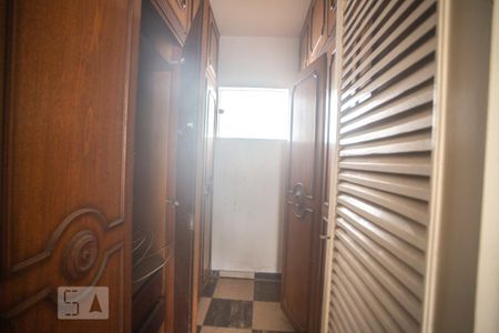 Casa à venda com 900m², 8 quartos e 10 vagas Casa à venda com 900m², 8 quartos e 10 vagasCloset suíte 2