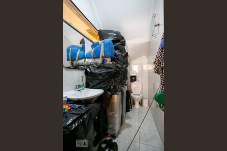 Casa à venda com 200m², 3 quartos e 6 vagasLavabo da garagem