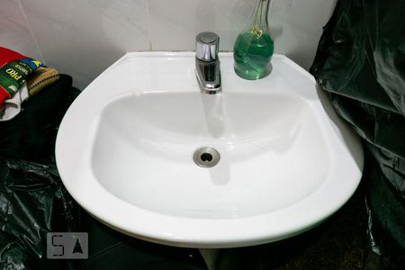 Casa à venda com 200m², 3 quartos e 6 vagasLavabo da garagem