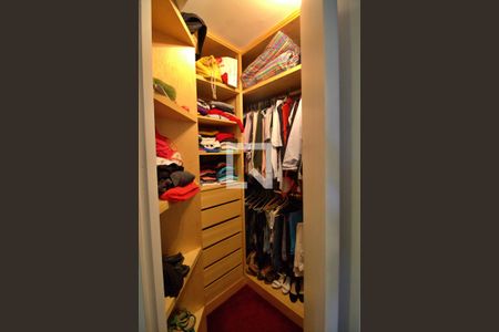 Apartamento à venda com 132m², 3 quartos e 3 vagas Apartamento à venda com 132m², 3 quartos e 3 vagasCloset da Suíte 1