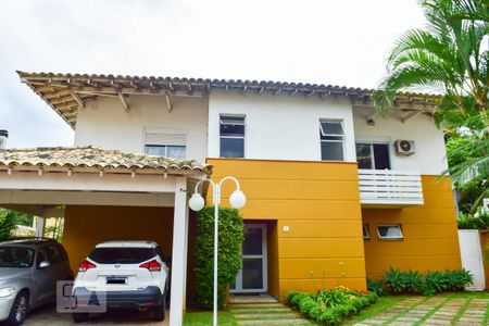 Fachada de casa de condomínio à venda com 4 quartos, 300m² em Jardim Santa Helena, São Paulo