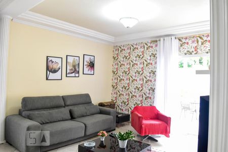 Sala de casa de condomínio à venda com 4 quartos, 300m² em Jardim Santa Helena, São Paulo