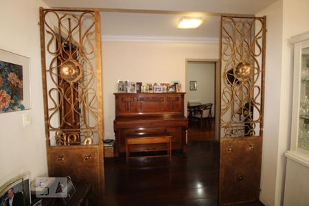 Sala de apartamento à venda com 4 quartos, 180m² em Cambuí, Campinas