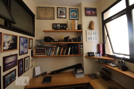 Apartamento à venda com 180m², 4 quartos e 3 vagasEscritório