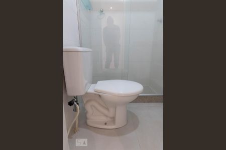 Apartamento à venda com 135m², 3 quartos e 2 vagasBanheiro da suíte