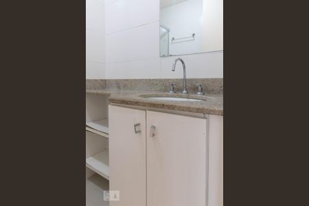 Apartamento à venda com 135m², 3 quartos e 2 vagasBanheiro da suíte