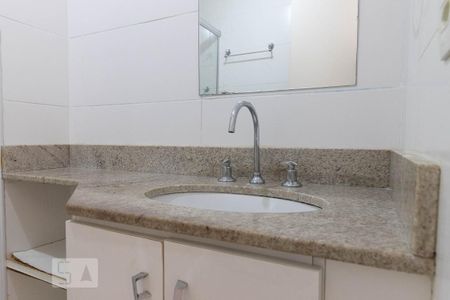 Apartamento à venda com 135m², 3 quartos e 2 vagasBanheiro da suíte