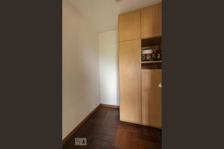 Apartamento à venda com 140m², 3 quartos e 3 vagas Apartamento à venda com 140m², 3 quartos e 3 vagasQuarto de Serviço
