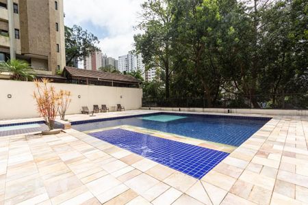 Apartamento à venda com 140m², 3 quartos e 3 vagas Apartamento à venda com 140m², 3 quartos e 3 vagasÁrea comum - Piscina