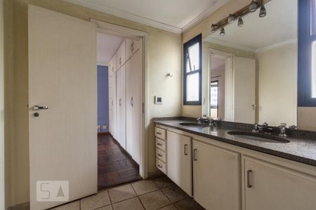 Apartamento à venda com 140m², 3 quartos e 3 vagas Apartamento à venda com 140m², 3 quartos e 3 vagasBanheiro da Suíte