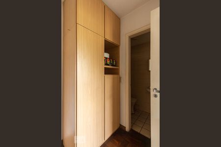 Apartamento à venda com 140m², 3 quartos e 3 vagas Apartamento à venda com 140m², 3 quartos e 3 vagasQuarto de Serviço