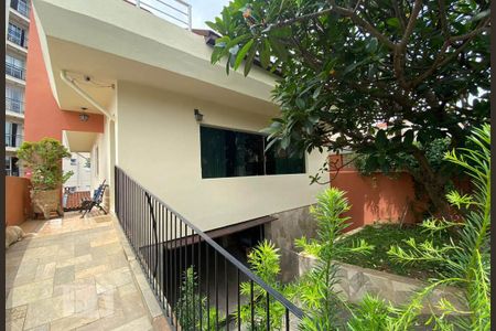 Casa à venda com 345m², 5 quartos e 4 vagas Casa à venda com 345m², 5 quartos e 4 vagasEntrada