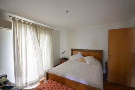 Casa à venda com 345m², 5 quartos e 4 vagas Casa à venda com 345m², 5 quartos e 4 vagasQuarto 4