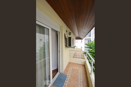 Casa à venda com 345m², 5 quartos e 4 vagas Casa à venda com 345m², 5 quartos e 4 vagasVaranda Quarto 4