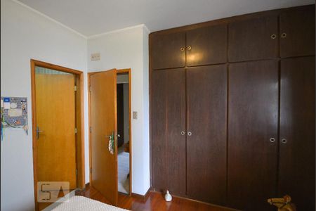 Casa à venda com 345m², 5 quartos e 4 vagas Casa à venda com 345m², 5 quartos e 4 vagasQuarto 3