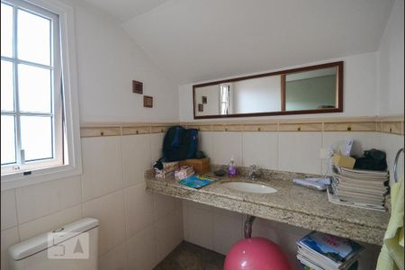 Casa à venda com 345m², 5 quartos e 4 vagas Casa à venda com 345m², 5 quartos e 4 vagasLavabo Superior