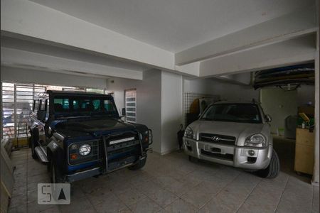 Casa à venda com 345m², 5 quartos e 4 vagas Casa à venda com 345m², 5 quartos e 4 vagasGaragem