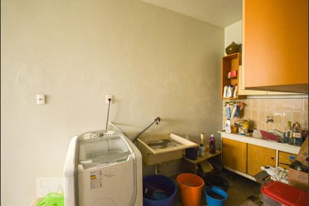 Casa à venda com 345m², 5 quartos e 4 vagas Casa à venda com 345m², 5 quartos e 4 vagasArea de Serviço