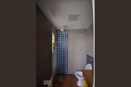 Casa à venda com 345m², 5 quartos e 4 vagas Casa à venda com 345m², 5 quartos e 4 vagasBanheiro de Serviço