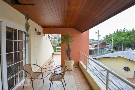 Casa à venda com 345m², 5 quartos e 4 vagas Casa à venda com 345m², 5 quartos e 4 vagasVaranda