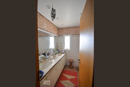 Casa à venda com 345m², 5 quartos e 4 vagas Casa à venda com 345m², 5 quartos e 4 vagasSuite Quarto 4