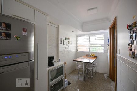 Casa à venda com 345m², 5 quartos e 4 vagas Casa à venda com 345m², 5 quartos e 4 vagasCozinha