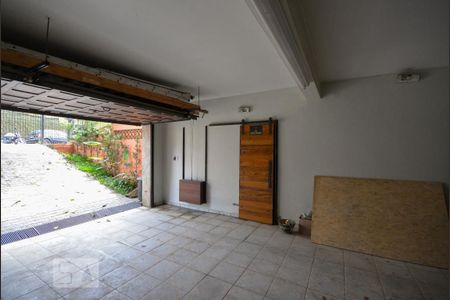 Casa à venda com 345m², 5 quartos e 4 vagas Casa à venda com 345m², 5 quartos e 4 vagasGaragem