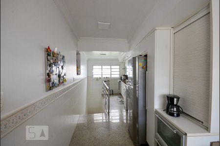 Casa à venda com 345m², 5 quartos e 4 vagas Casa à venda com 345m², 5 quartos e 4 vagasCozinha