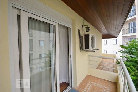 Casa à venda com 345m², 5 quartos e 4 vagas Casa à venda com 345m², 5 quartos e 4 vagasVaranda Quarto 4