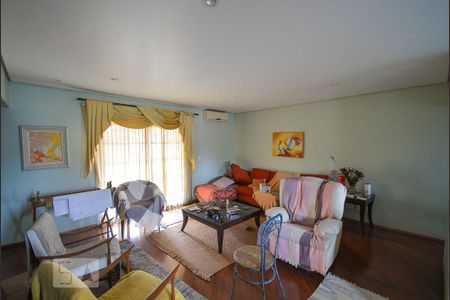 Casa à venda com 345m², 5 quartos e 4 vagas Casa à venda com 345m², 5 quartos e 4 vagasSala Superior