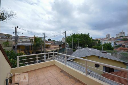 Casa à venda com 345m², 5 quartos e 4 vagas Casa à venda com 345m², 5 quartos e 4 vagasVaranda