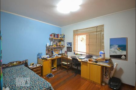 Casa à venda com 345m², 5 quartos e 4 vagas Casa à venda com 345m², 5 quartos e 4 vagasQuarto 2