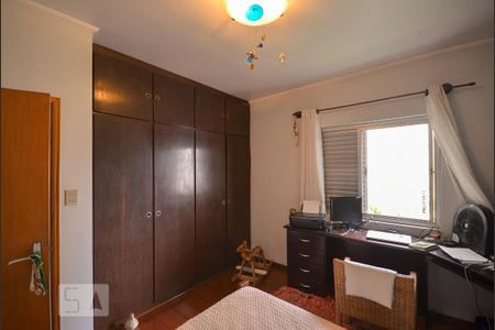 Casa à venda com 345m², 5 quartos e 4 vagas Casa à venda com 345m², 5 quartos e 4 vagasQuarto 2