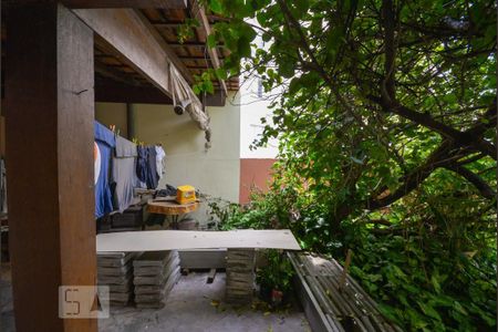 Casa à venda com 345m², 5 quartos e 4 vagas Casa à venda com 345m², 5 quartos e 4 vagasQuintal