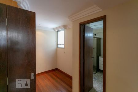Corredor de apartamento para alugar com 2 quartos, 75m² em Cachoeirinha, Belo Horizonte