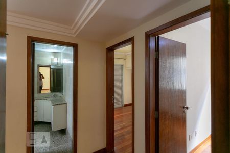 Corredor de apartamento para alugar com 2 quartos, 75m² em Cachoeirinha, Belo Horizonte