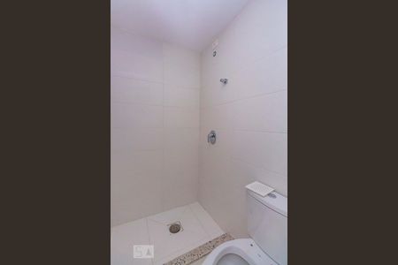 Banheiro  de apartamento à venda com 1 quarto, 50m² em Passo da Areia, Porto Alegre