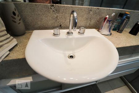 Apartamento para alugar com 64m², 1 quarto e 2 vagas Apartamento para alugar com 64m², 1 quarto e 2 vagasBanheiro da suíte