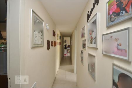 Corredor de apartamento para alugar com 3 quartos, 129m² em Icaraí, Niterói