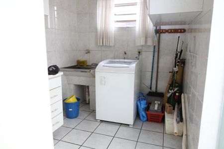 Casa à venda com 193m², 3 quartos e 2 vagasLavanderia