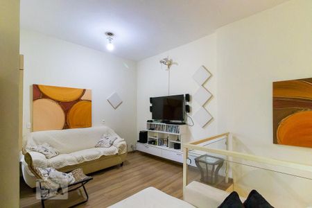 Casa à venda com 340m², 4 quartos e 6 vagas Casa à venda com 340m², 4 quartos e 6 vagasSala