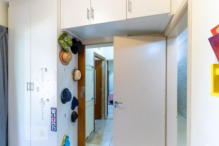 Casa à venda com 340m², 4 quartos e 6 vagas Casa à venda com 340m², 4 quartos e 6 vagasQuarto 2 - Suíte americana