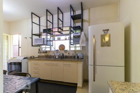 Casa à venda com 340m², 4 quartos e 6 vagas Casa à venda com 340m², 4 quartos e 6 vagasCozinha