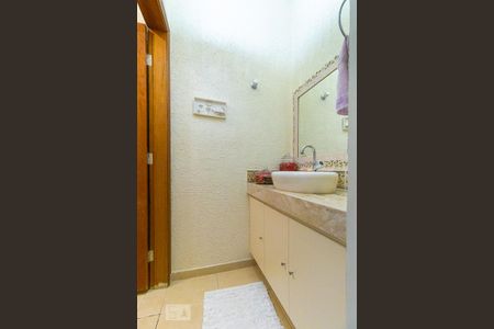 Casa à venda com 340m², 4 quartos e 6 vagas Casa à venda com 340m², 4 quartos e 6 vagasLavabo