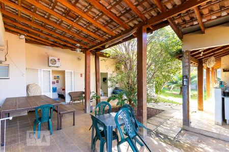 Casa à venda com 340m², 4 quartos e 6 vagas Casa à venda com 340m², 4 quartos e 6 vagasQuintal - Varanda