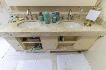 Casa à venda com 340m², 4 quartos e 6 vagas Casa à venda com 340m², 4 quartos e 6 vagasBanheiro da suíte 1