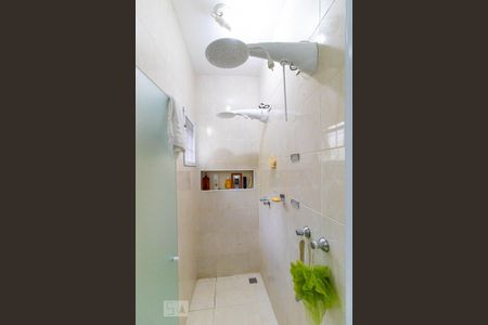 Casa à venda com 340m², 4 quartos e 6 vagas Casa à venda com 340m², 4 quartos e 6 vagasBanheiro da suíte 1