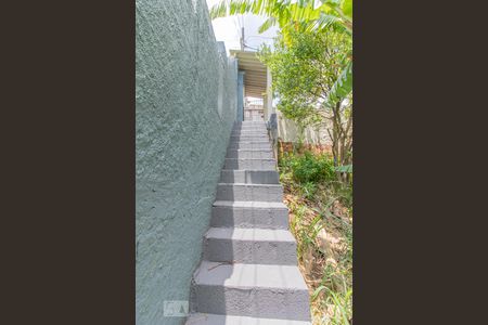 Casa para alugar com 40m², 1 quarto e sem vaga Casa para alugar com 40m², 1 quarto e sem vagaEscada