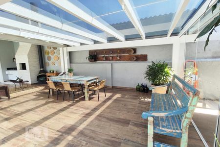 Casa à venda com 160m², 2 quartos e 2 vagasSalão de festas